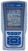Waterproof CyberScan pH 620 pH/mV/Ion handheld meter with
